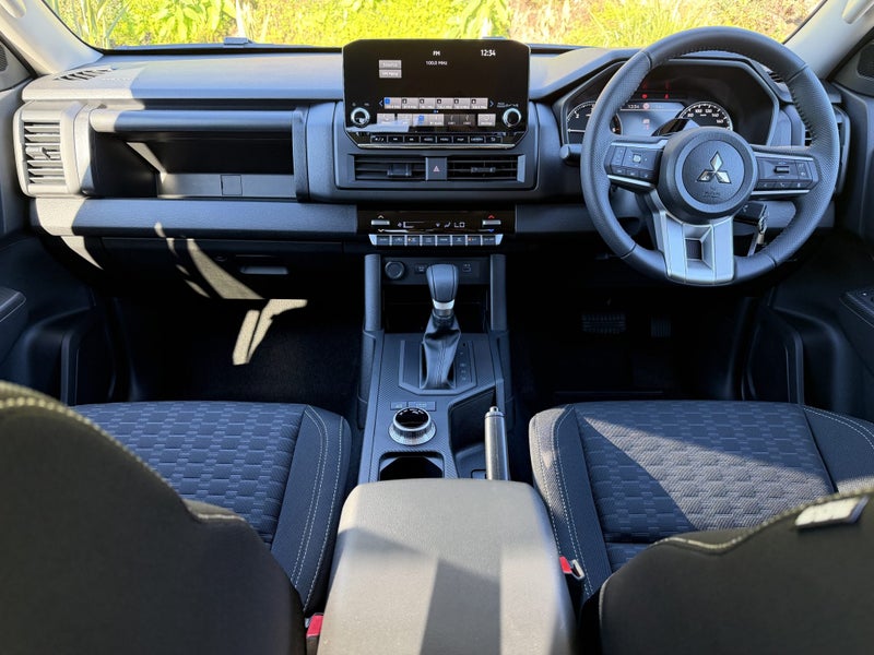 2026 Mitsubishi Triton DC WS 2.4D GLXS 4WD 6AT image 2