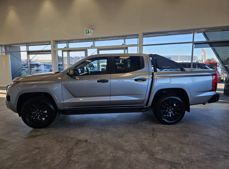 2026 Mitsubishi Triton DC WS 2.4D GLXS 4WD 6AT image 3