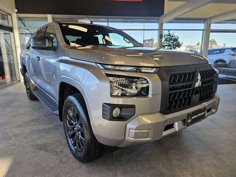 2026 Mitsubishi Triton DC WS 2.4D GLXS 4WD 6AT image 4