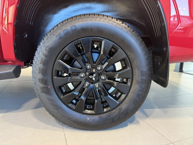 2026 Mitsubishi Triton DC WS 2.4D GLXS 4WD 6AT image 3