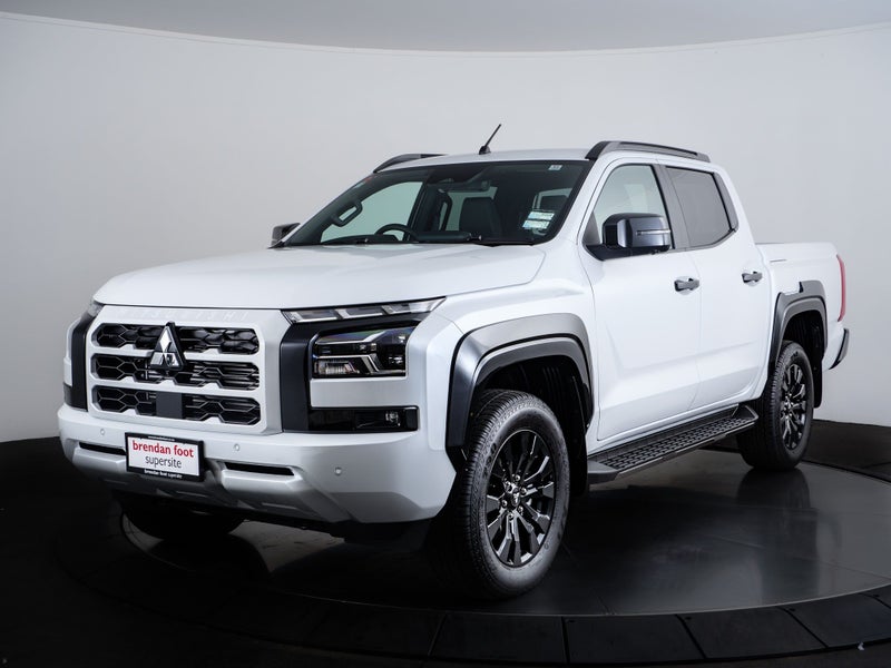 2026 Mitsubishi Triton DC WS 2.4D VRX 4WD 6AT image 3
