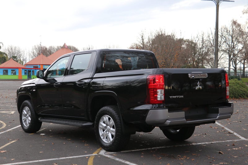 2026 Mitsubishi Triton GLX 2WD 2.4D Bi-Turbo image 2