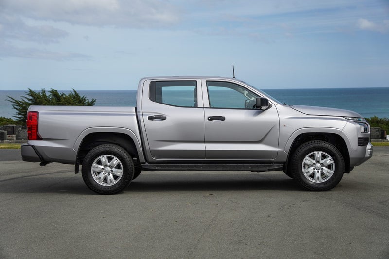 2026 Mitsubishi Triton GLX 2WD auto image 2