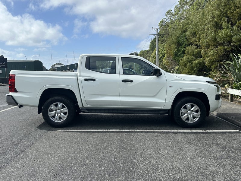 2026 Mitsubishi Triton GLX 4WD image 5