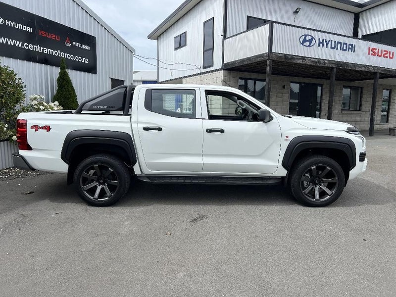 2026 Mitsubishi Triton GLX 4wd auto 2.4 Twin Turbo image 4