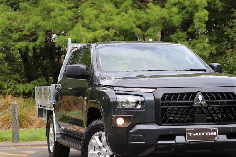 2026 Mitsubishi Triton GLX 4WD AUTO FLAT DECK image 3