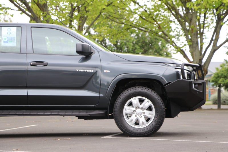 2026 Mitsubishi Triton GLX 4WD AUTO FLAT DECK image 4