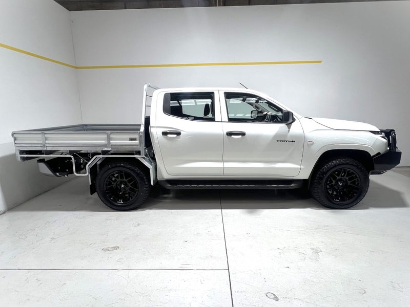 2026 Mitsubishi Triton GLX 4WD AUTO - MCV EDITION image 3