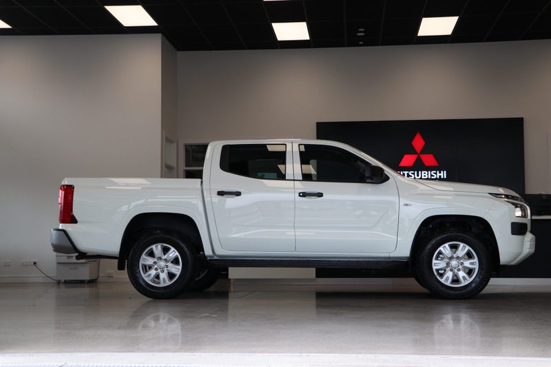 2026 Mitsubishi Triton GLX 4WD Automatic image 3