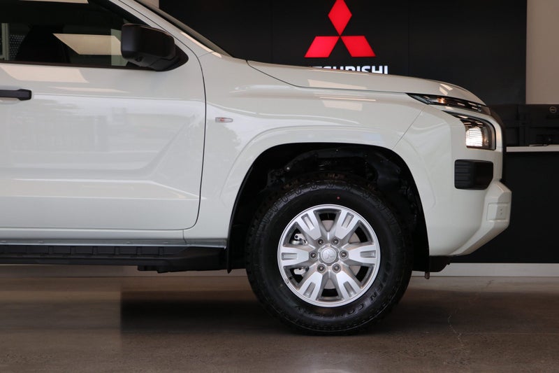 2026 Mitsubishi Triton GLX 4WD Automatic image 4