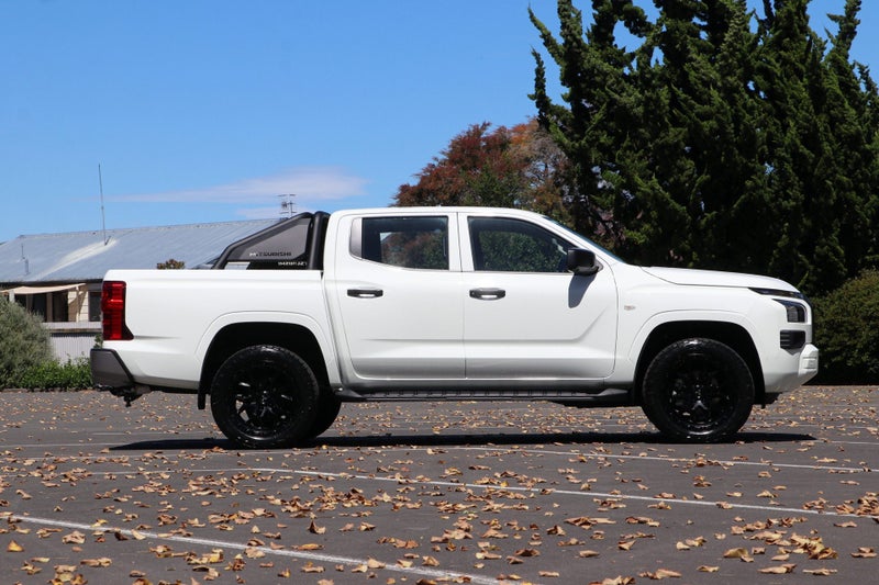 2026 Mitsubishi Triton GLX 4WD Automatic image 3