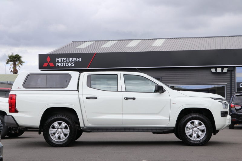 2026 Mitsubishi Triton GLX 4WD Automatic image 3