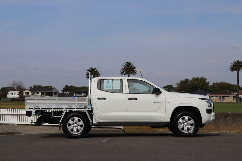 2026 Mitsubishi Triton GLX 4WD FLAT DECK DOUBLE... image 3