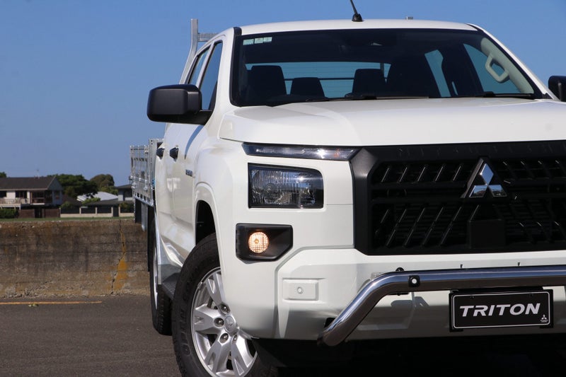 2026 Mitsubishi Triton GLX 4WD FLAT DECK DOUBLE... image 4