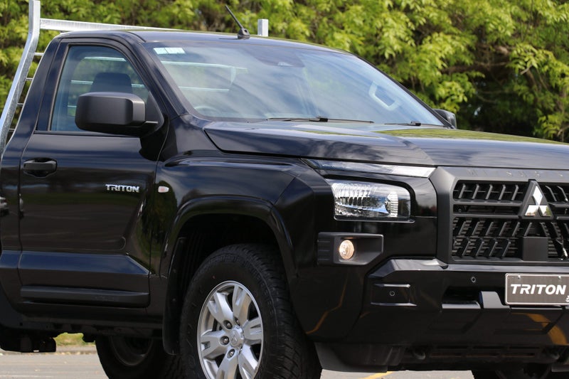 2026 Mitsubishi Triton GLX 4WD FLAT DECK SINGLE... image 5