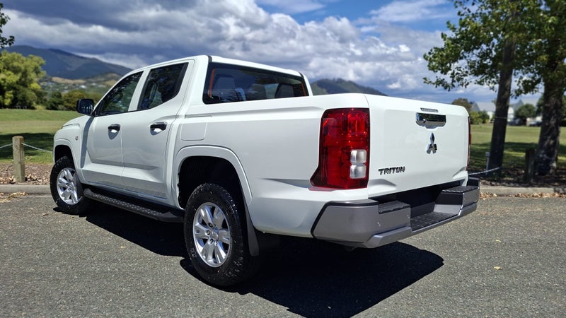 2026 Mitsubishi Triton GLX 4WD - IN STOCK image 4