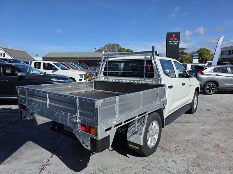 2026 Mitsubishi Triton GLX 4x4 Cab Chassis image 2