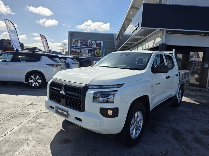 2026 Mitsubishi Triton GLX 4x4 Cab Chassis image 4