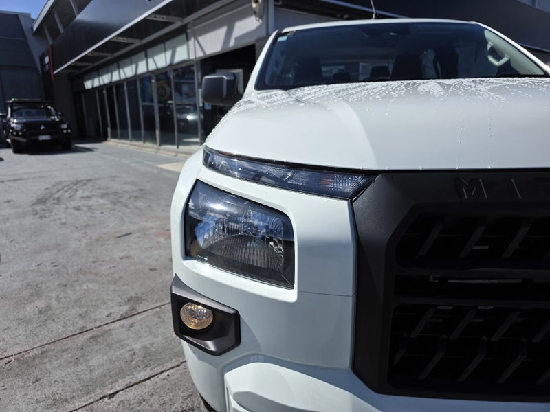 2026 Mitsubishi Triton GLX 4x4 Cab Chassis image 5