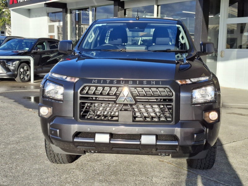 2026 Mitsubishi Triton GLX Club Cab Flatdeck 4WD - image 2