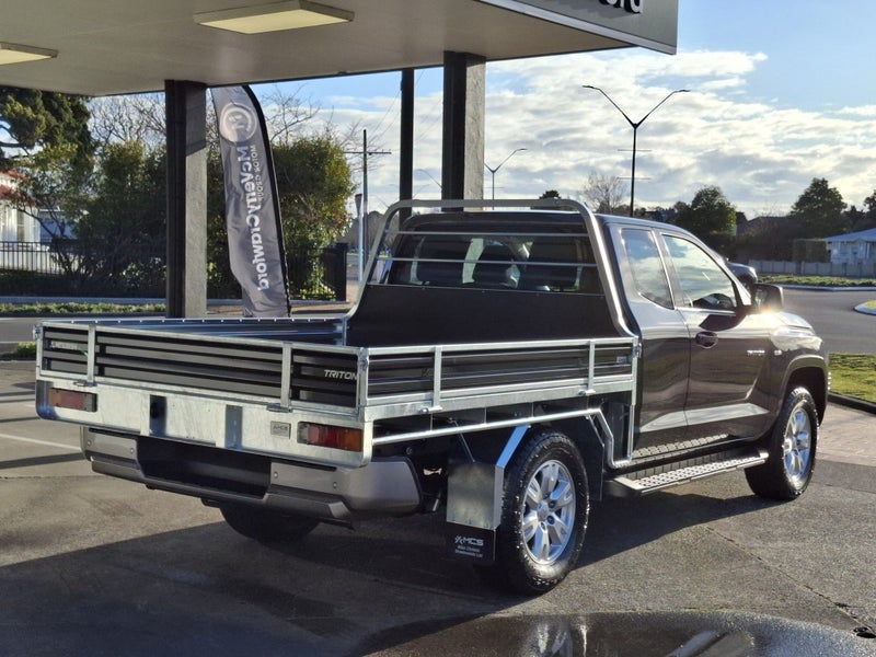 2026 Mitsubishi Triton GLX Club Cab Flatdeck 4WD - image 4