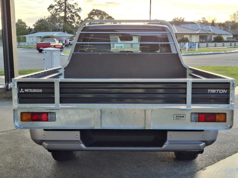 2026 Mitsubishi Triton GLX Club Cab Flatdeck 4WD - image 5