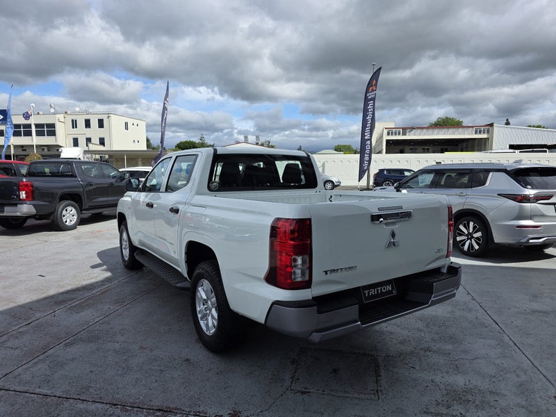2026 Mitsubishi Triton GLX D/Cab 4x4 image 3