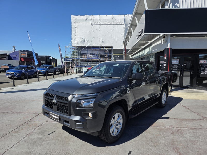 2026 Mitsubishi Triton GLX D/Cab 4x4 image 3