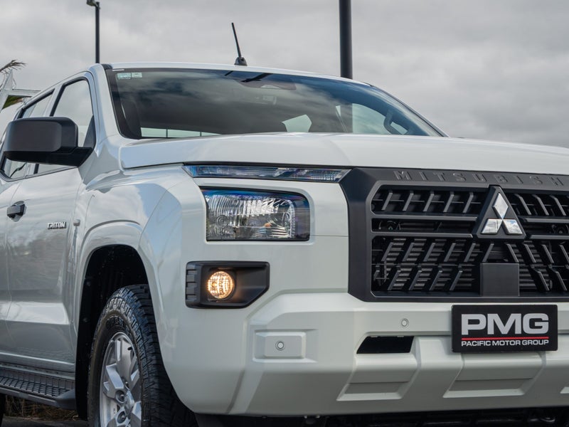 2026 Mitsubishi Triton GLX DC CH 2.4D 4WD Bi-Tu... image 3