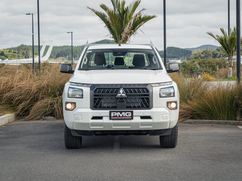 2026 Mitsubishi Triton GLX DC CH 2.4D 4WD Bi-Tu... image 4