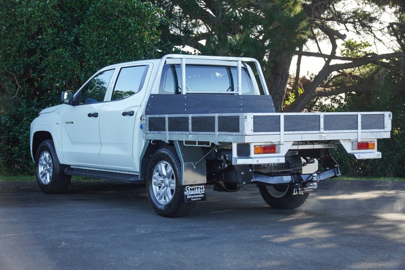 2026 Mitsubishi Triton GLX DC Flat deck 4x4 auto image 3