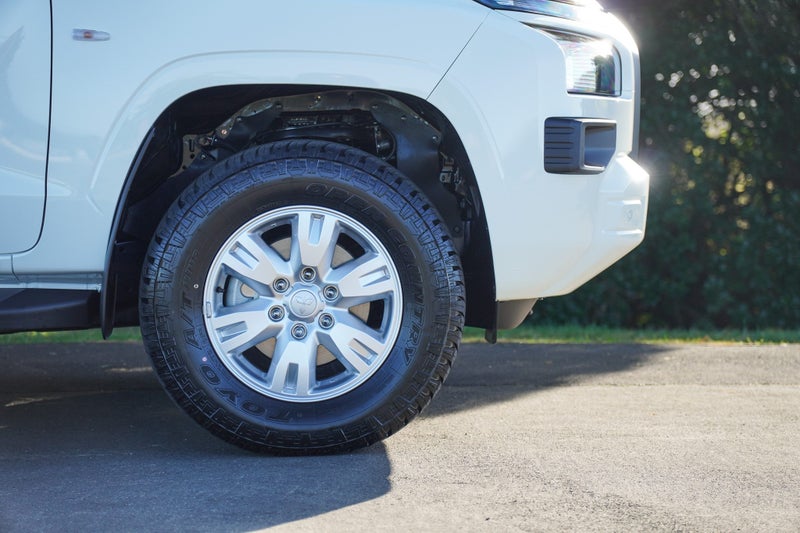 2026 Mitsubishi Triton GLX DC Flat deck 4x4 auto image 5