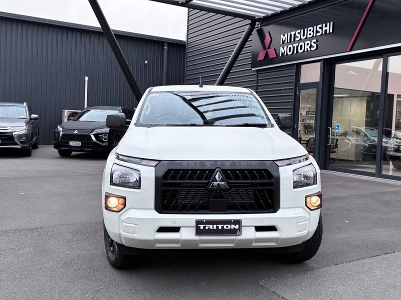 2026 Mitsubishi Triton GLX Double cab 2wd image 2