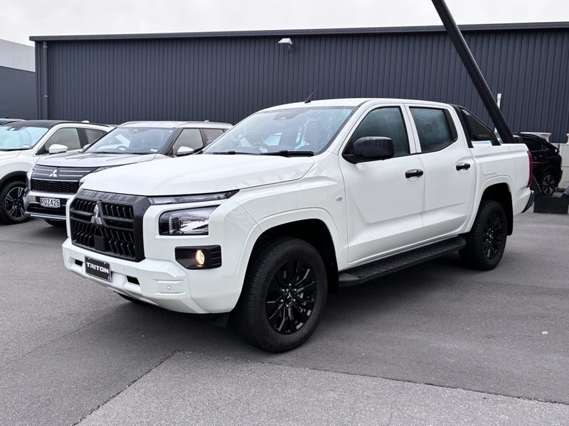 2026 Mitsubishi Triton GLX Double cab 2wd image 3