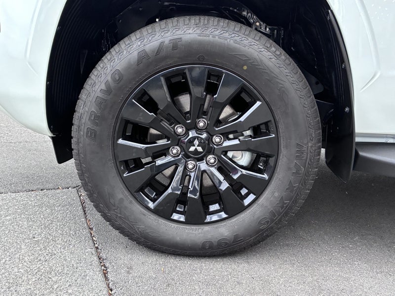 2026 Mitsubishi Triton GLX Double cab 2wd image 4