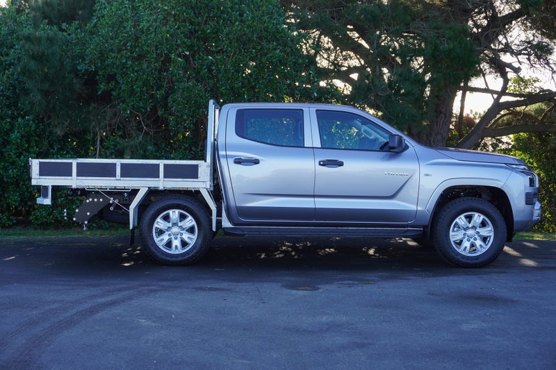 2026 Mitsubishi Triton GLX Flat deck 4x4 auto image 2