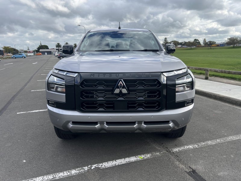 2026 Mitsubishi Triton GLX-R 2.4 Bi TURBO 4WD -... image 2