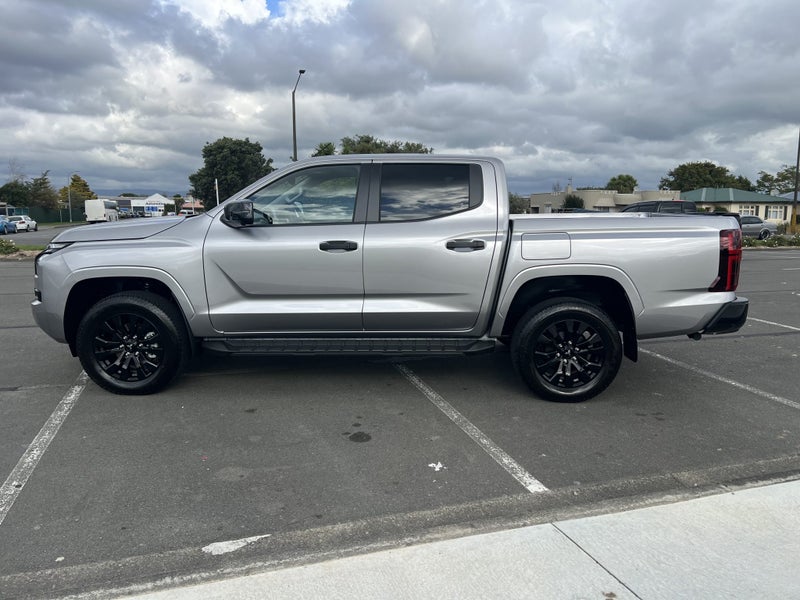 2026 Mitsubishi Triton GLX-R 2.4 Bi TURBO 4WD -... image 4
