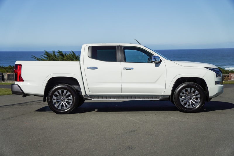 2026 Mitsubishi Triton GLX-R 4x4 auto image 2