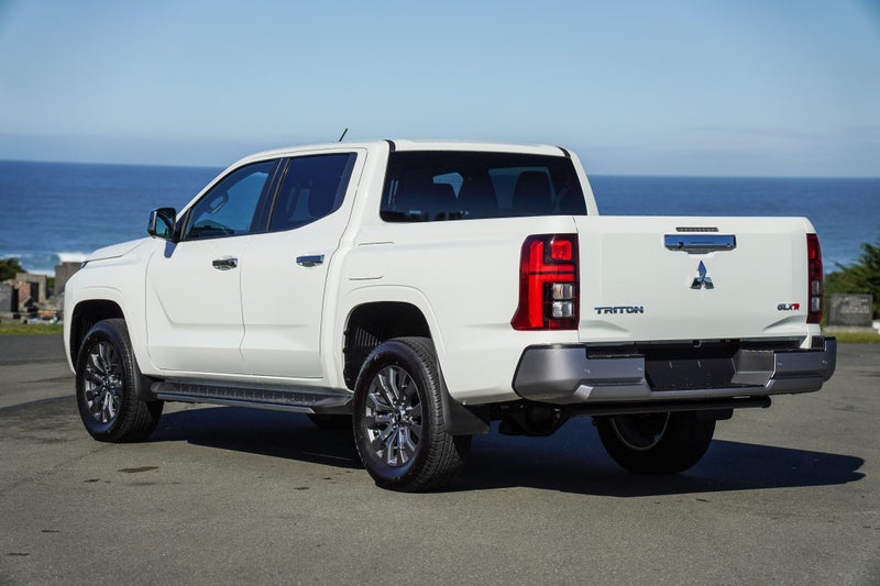 2026 Mitsubishi Triton GLX-R 4x4 auto image 3