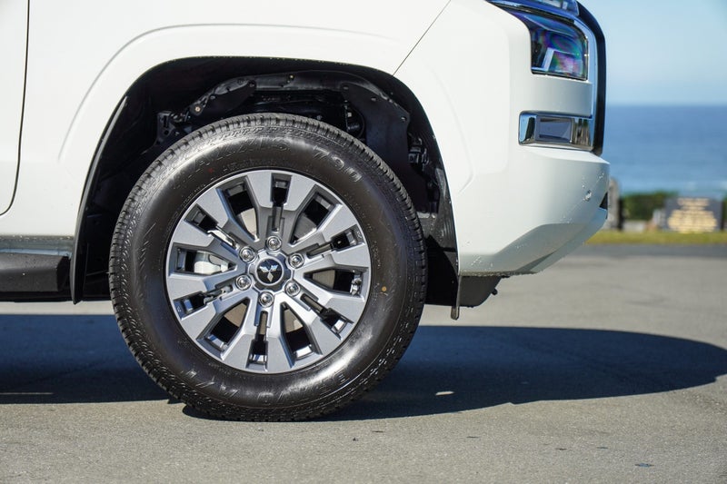 2026 Mitsubishi Triton GLX-R 4x4 auto image 5