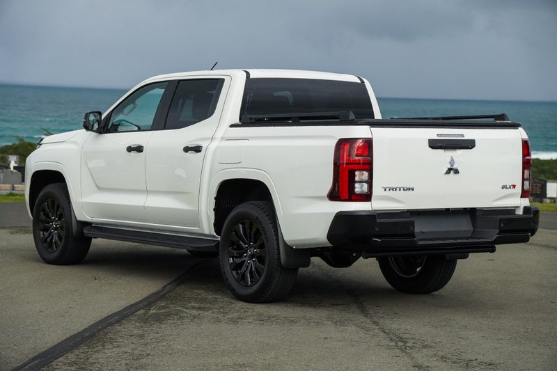 2026 Mitsubishi Triton GLX-R 4x4 auto image 3