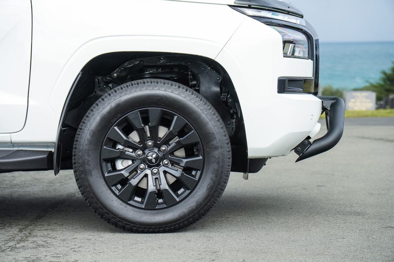 2026 Mitsubishi Triton GLX-R 4x4 auto image 5