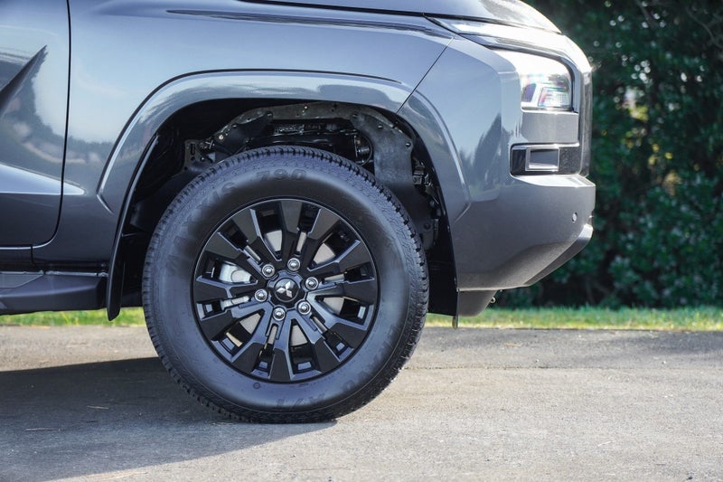 2026 Mitsubishi Triton GLX-R 4x4 auto image 3