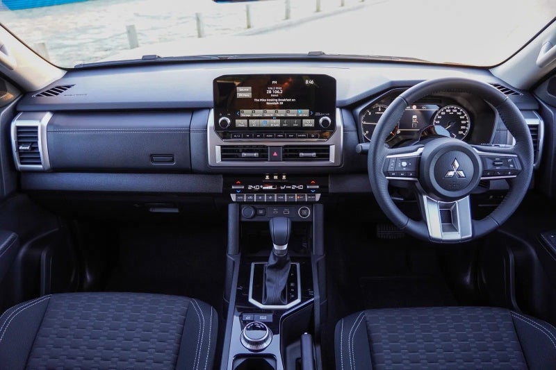 2026 Mitsubishi Triton GLX-R 4x4 auto image 2