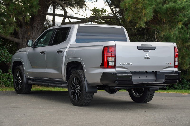 2026 Mitsubishi Triton GLX-R 4x4 auto image 3
