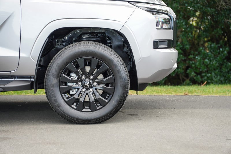 2026 Mitsubishi Triton GLX-R 4x4 auto image 5