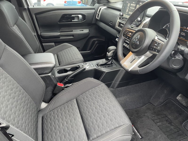 2026 Mitsubishi Triton GLX-R Auto 4X4 D/C image 4