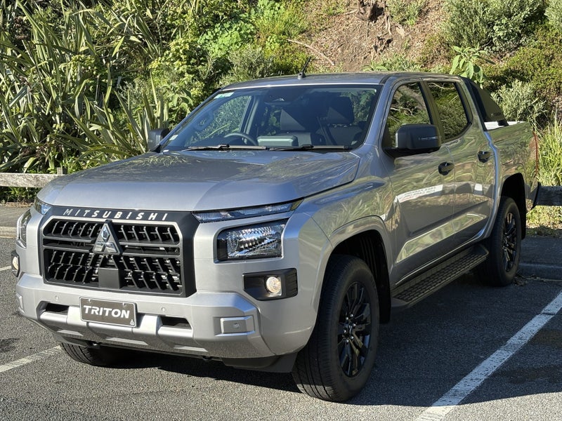 2026 Mitsubishi Triton GLX SPORT 4WD 6AT image 3