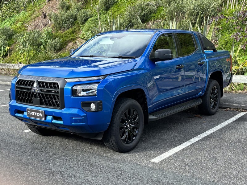 2026 Mitsubishi Triton GLX SPORT 4WD 6AT image 3